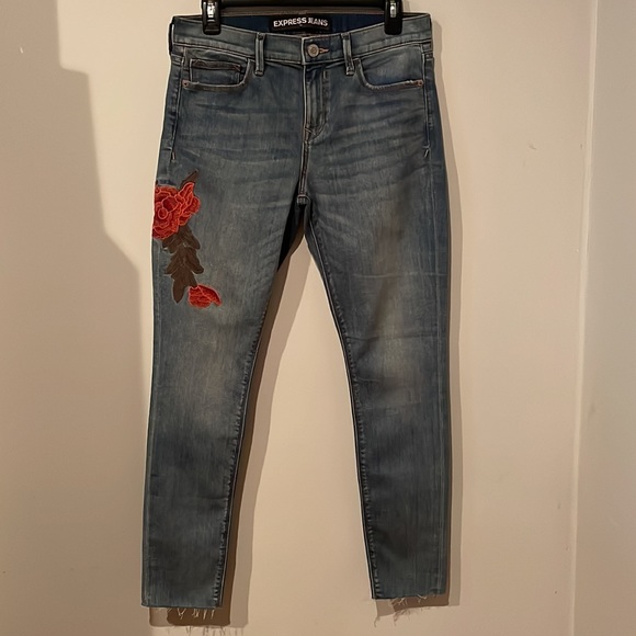 Express Jeans with Roses Embroidered on the side, Ankle Legging, Mid Rise - Picture 2 of 14